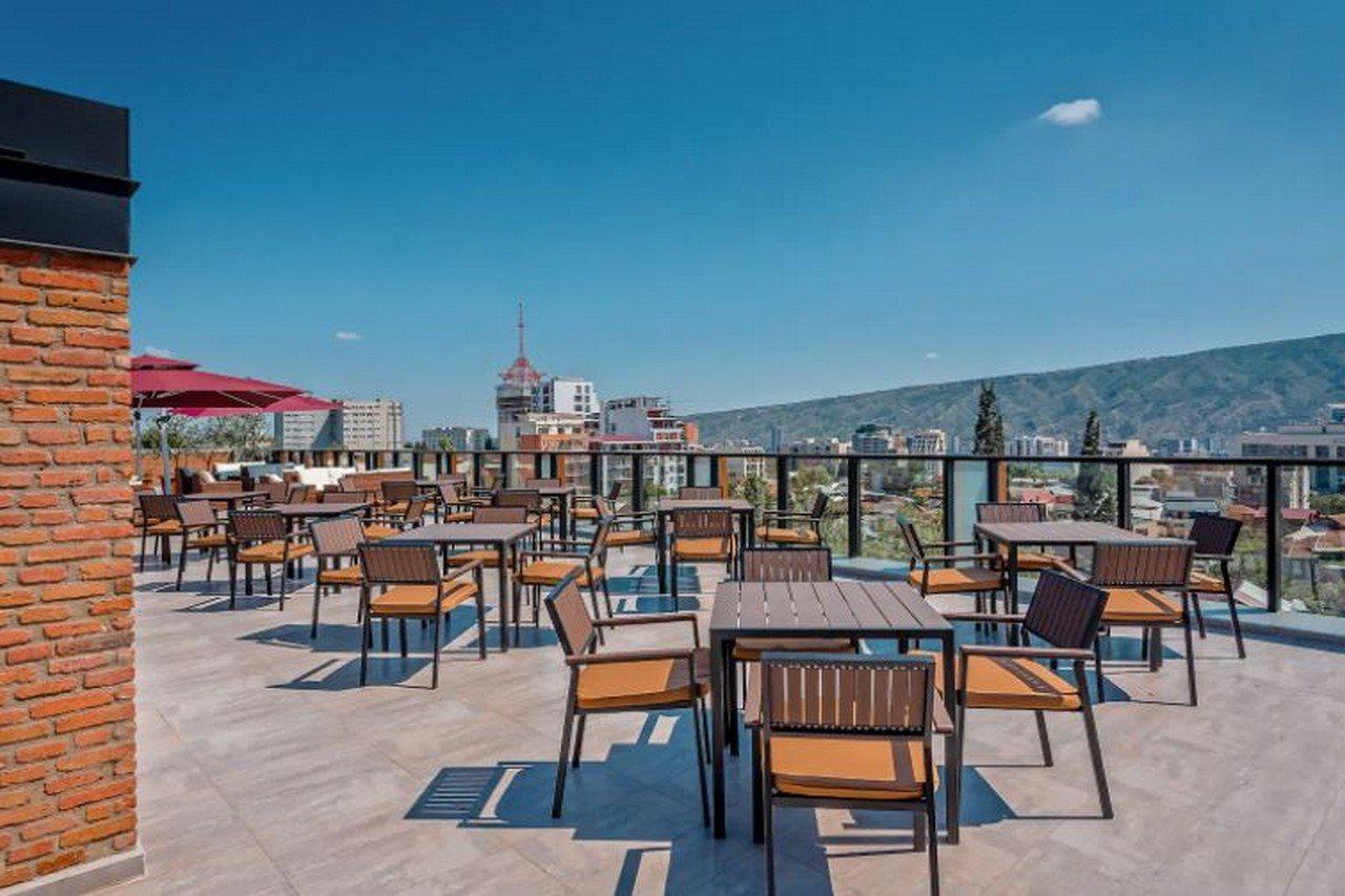 Ramada By Wyndham Tbilisi Old City Hotel Екстериор снимка