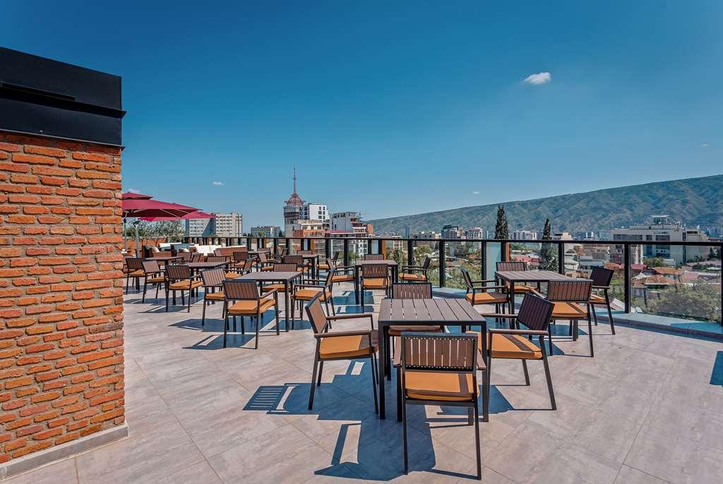 Ramada By Wyndham Tbilisi Old City Hotel Екстериор снимка