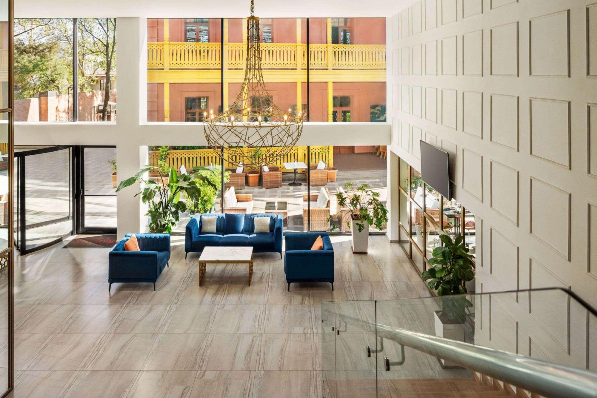 Ramada By Wyndham Tbilisi Old City Екстериор снимка