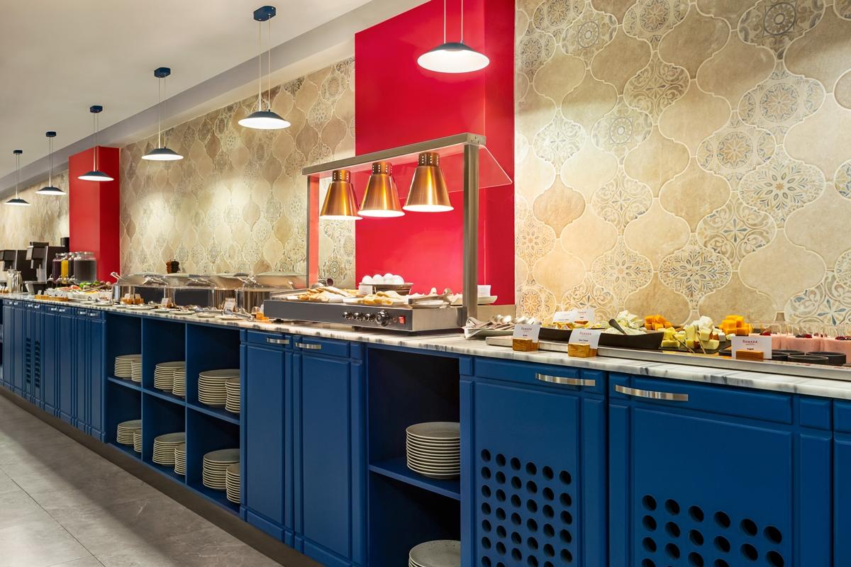 Ramada By Wyndham Tbilisi Old City Екстериор снимка